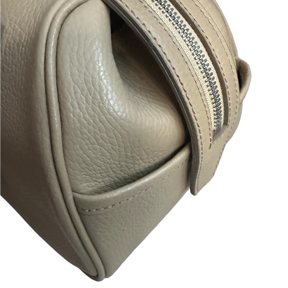 BURBERRY Leather Handbag with 2 side pockets EUC Silver hardware - Picture 4 of 15